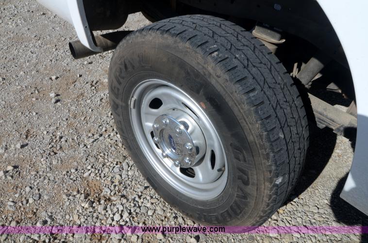 image for item H5000 2006 Ford F250 Super Duty XLT pickup truck