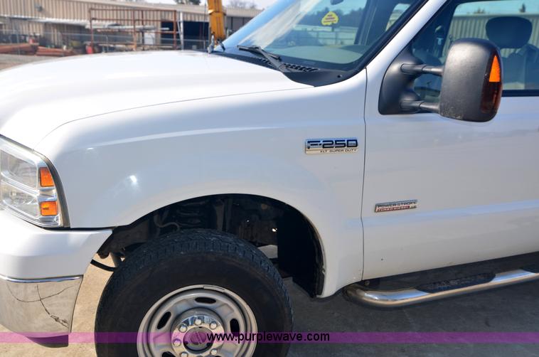 image for item H5000 2006 Ford F250 Super Duty XLT pickup truck