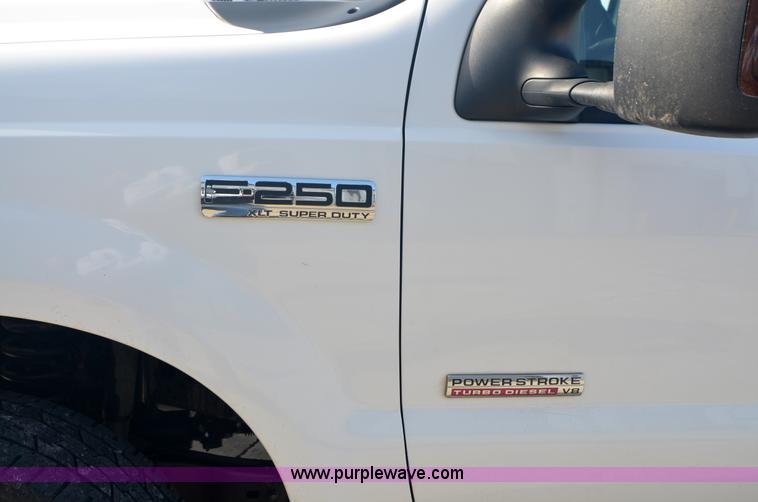 image for item H5000 2006 Ford F250 Super Duty XLT pickup truck