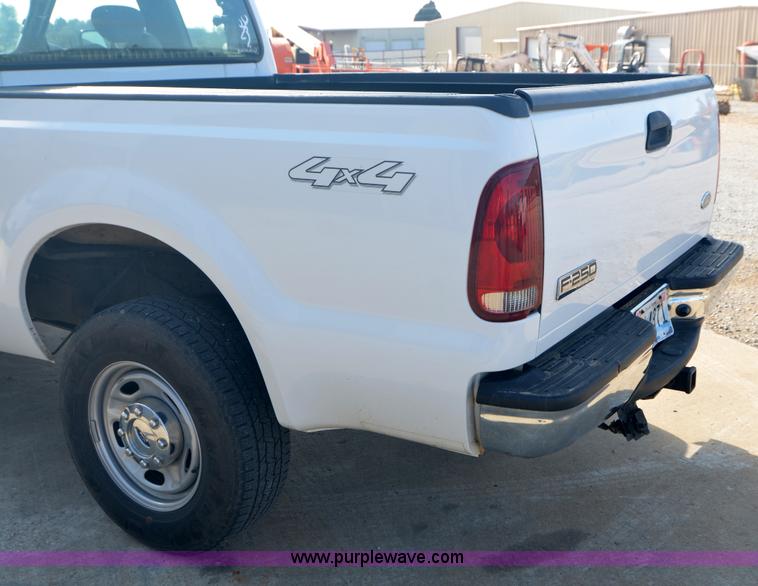 image for item H5000 2006 Ford F250 Super Duty XLT pickup truck