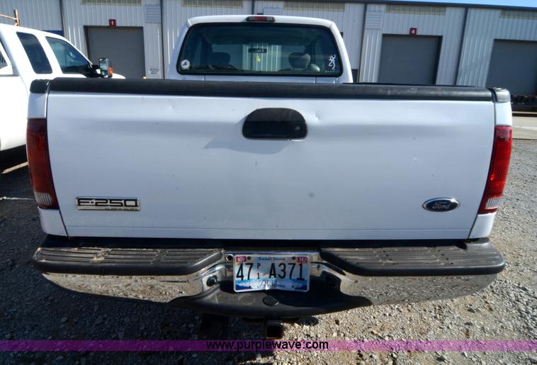 image for item H5000 2006 Ford F250 Super Duty XLT pickup truck