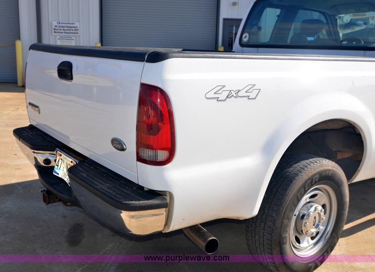 image for item H5000 2006 Ford F250 Super Duty XLT pickup truck