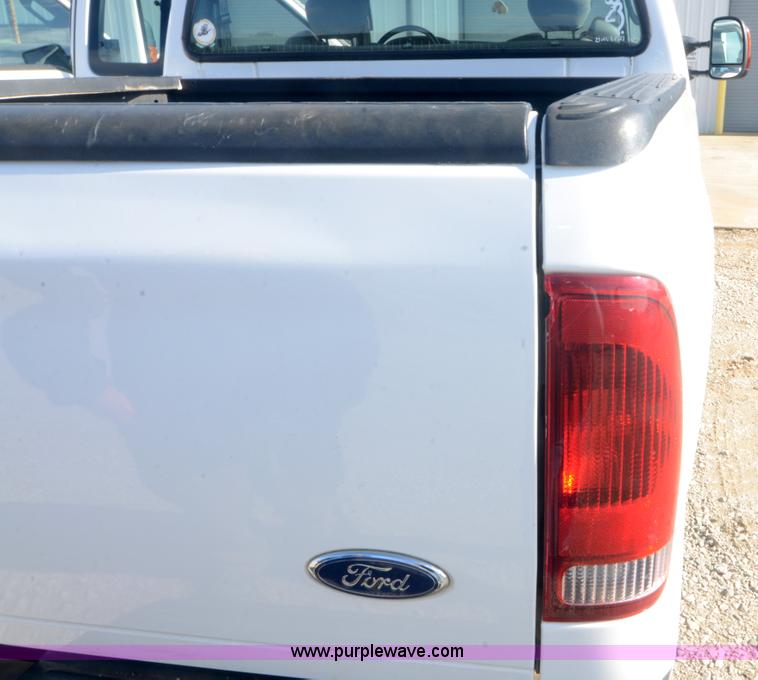 image for item H5000 2006 Ford F250 Super Duty XLT pickup truck