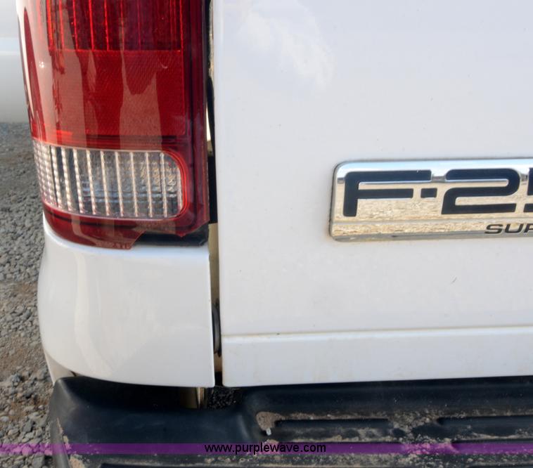 image for item H5000 2006 Ford F250 Super Duty XLT pickup truck