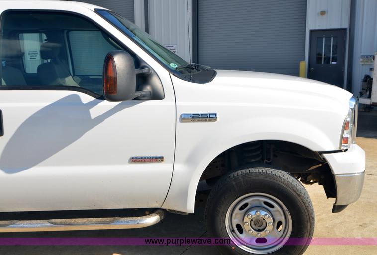 image for item H5000 2006 Ford F250 Super Duty XLT pickup truck