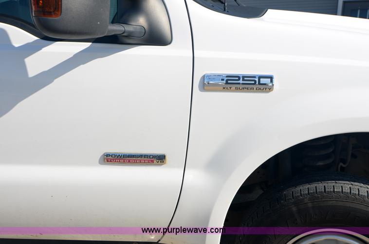 image for item H5000 2006 Ford F250 Super Duty XLT pickup truck