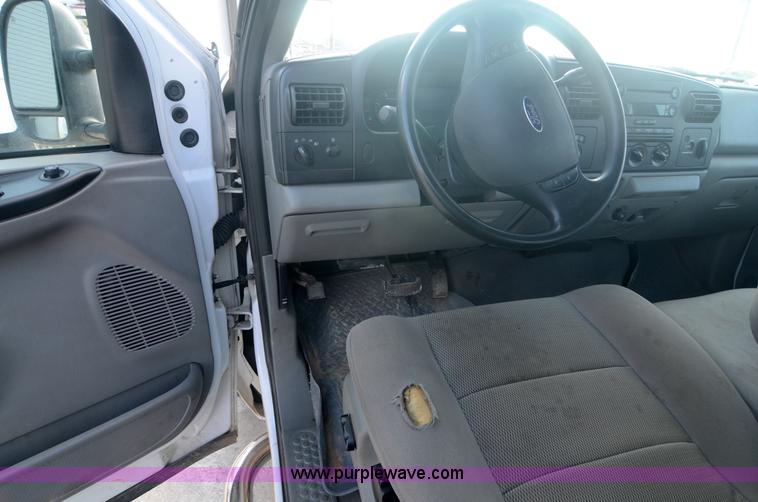 image for item H5000 2006 Ford F250 Super Duty XLT pickup truck