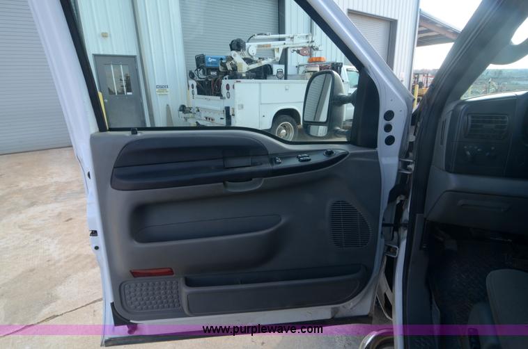 image for item H5000 2006 Ford F250 Super Duty XLT pickup truck