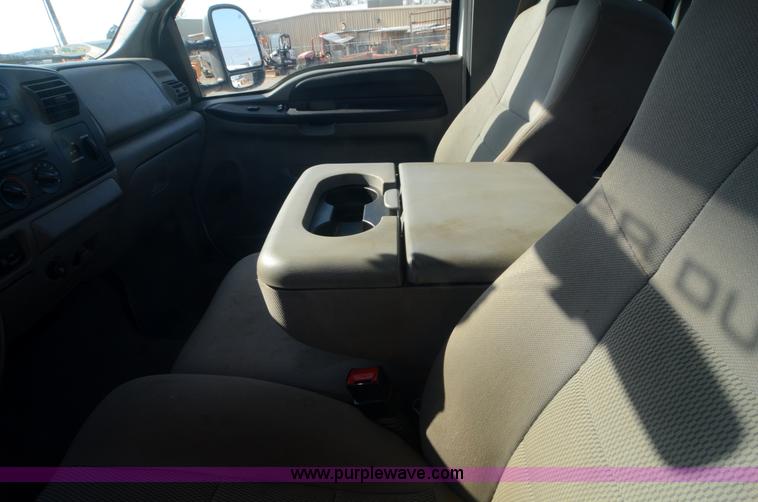 image for item H5000 2006 Ford F250 Super Duty XLT pickup truck