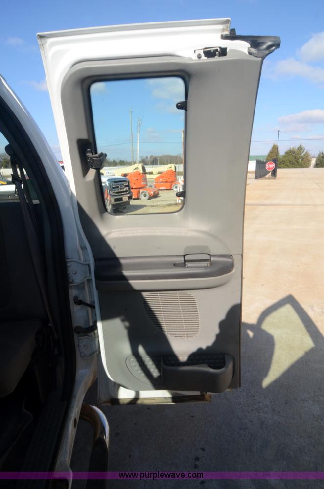 image for item H5000 2006 Ford F250 Super Duty XLT pickup truck