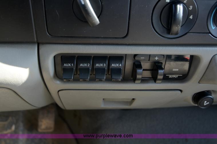 image for item H5000 2006 Ford F250 Super Duty XLT pickup truck