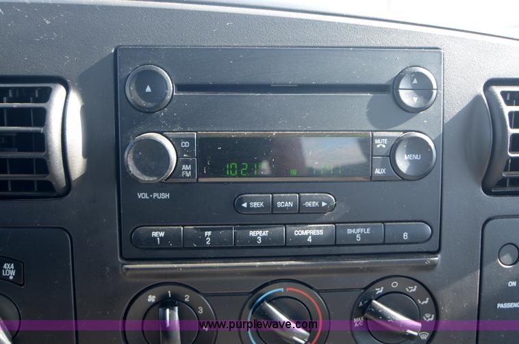 image for item H5000 2006 Ford F250 Super Duty XLT pickup truck