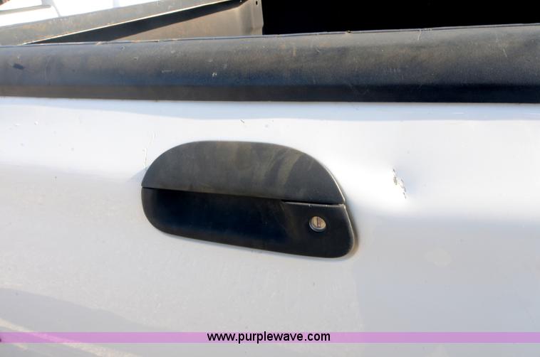 image for item H5000 2006 Ford F250 Super Duty XLT pickup truck