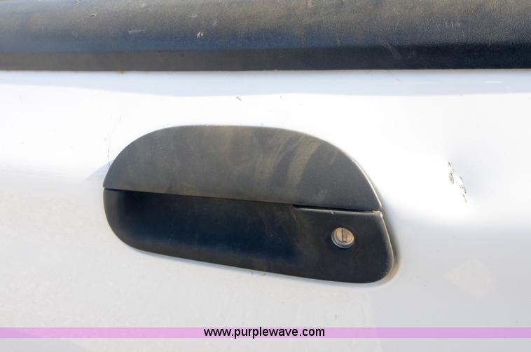 image for item H5000 2006 Ford F250 Super Duty XLT pickup truck