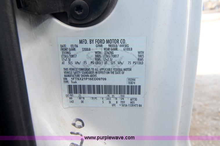 image for item H5000 2006 Ford F250 Super Duty XLT pickup truck