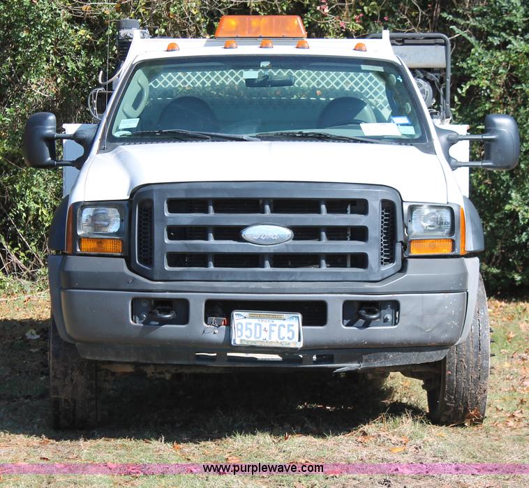 image for item H8390 2007 Ford F550 Super Duty XL service truck