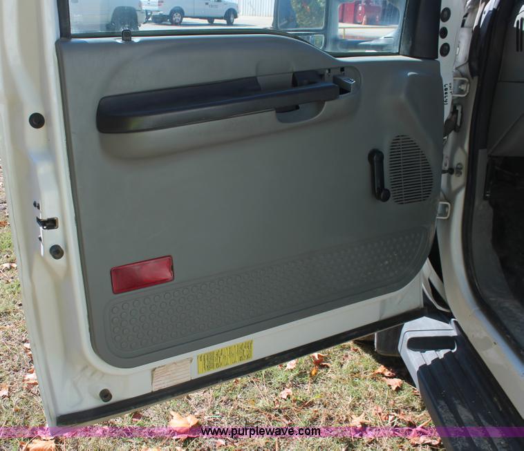 image for item H8390 2007 Ford F550 Super Duty XL service truck