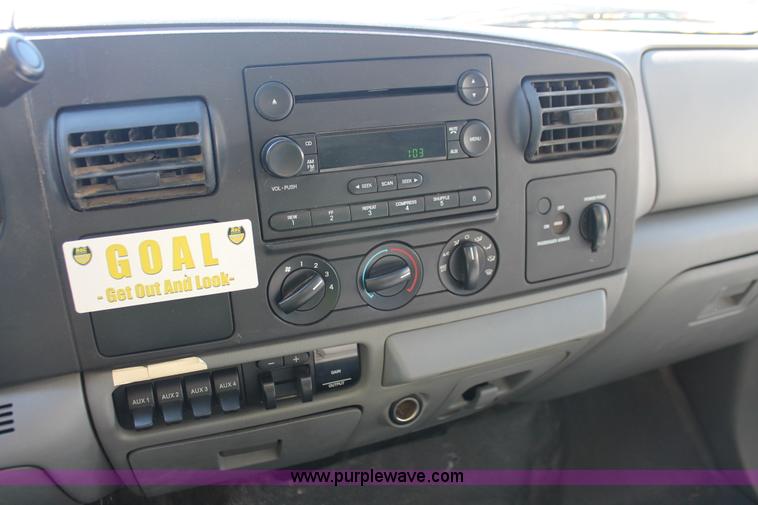 image for item H8390 2007 Ford F550 Super Duty XL service truck