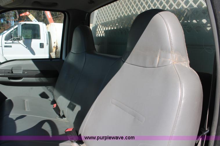 image for item H8390 2007 Ford F550 Super Duty XL service truck