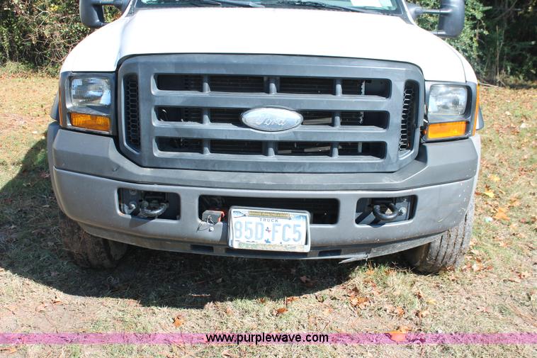 image for item H8390 2007 Ford F550 Super Duty XL service truck