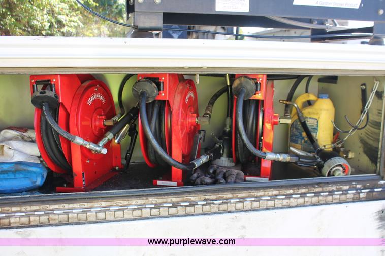 image for item H8390 2007 Ford F550 Super Duty XL service truck