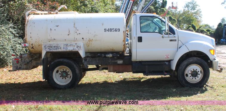 image for item H8391 2007 Ford F750 Super Duty XL water truck