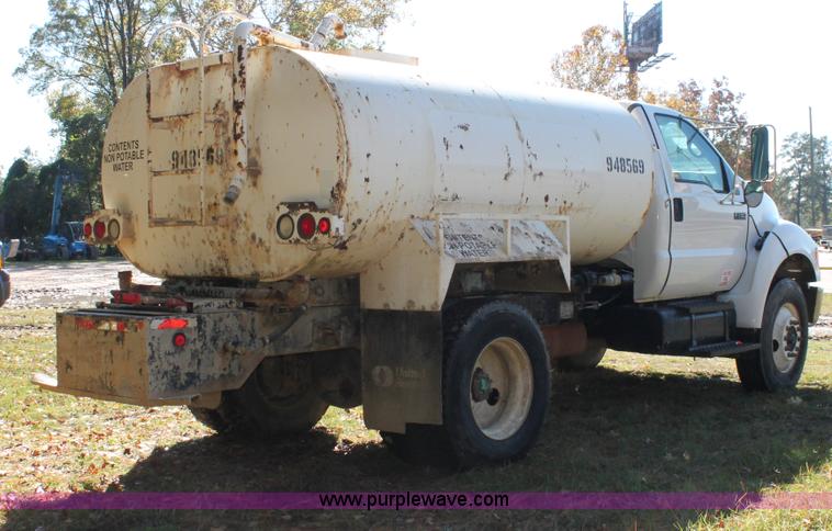 image for item H8391 2007 Ford F750 Super Duty XL water truck