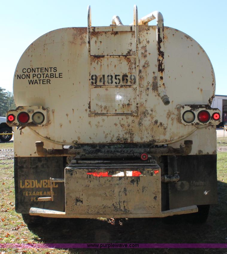 image for item H8391 2007 Ford F750 Super Duty XL water truck