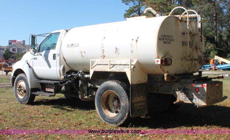 image for item H8391 2007 Ford F750 Super Duty XL water truck