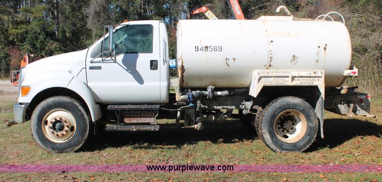 image for item H8391 2007 Ford F750 Super Duty XL water truck