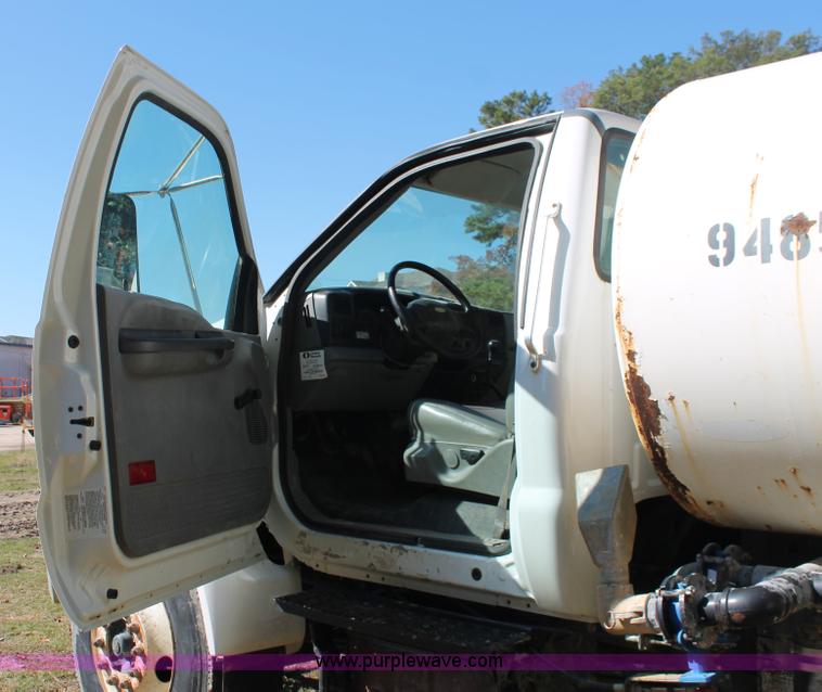 image for item H8391 2007 Ford F750 Super Duty XL water truck