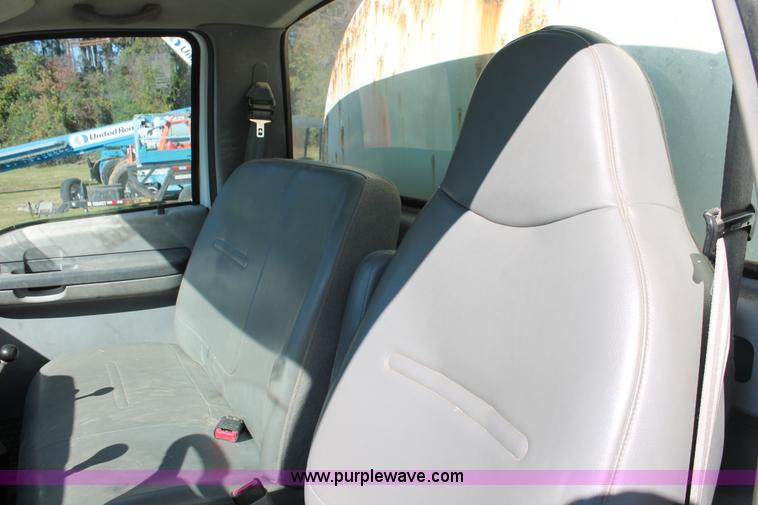 image for item H8391 2007 Ford F750 Super Duty XL water truck
