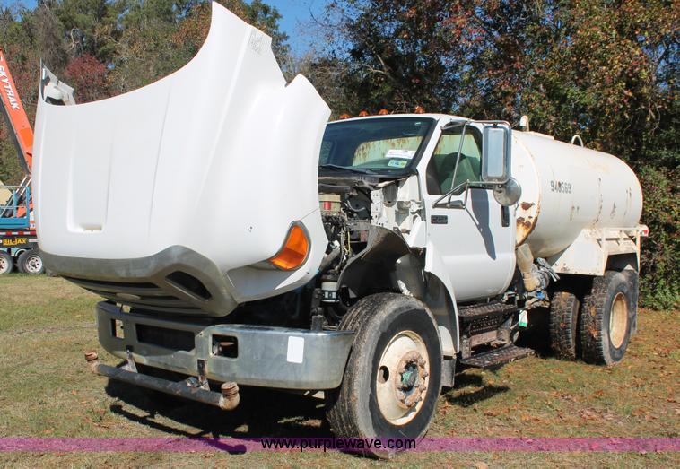 image for item H8391 2007 Ford F750 Super Duty XL water truck