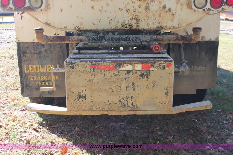 image for item H8391 2007 Ford F750 Super Duty XL water truck