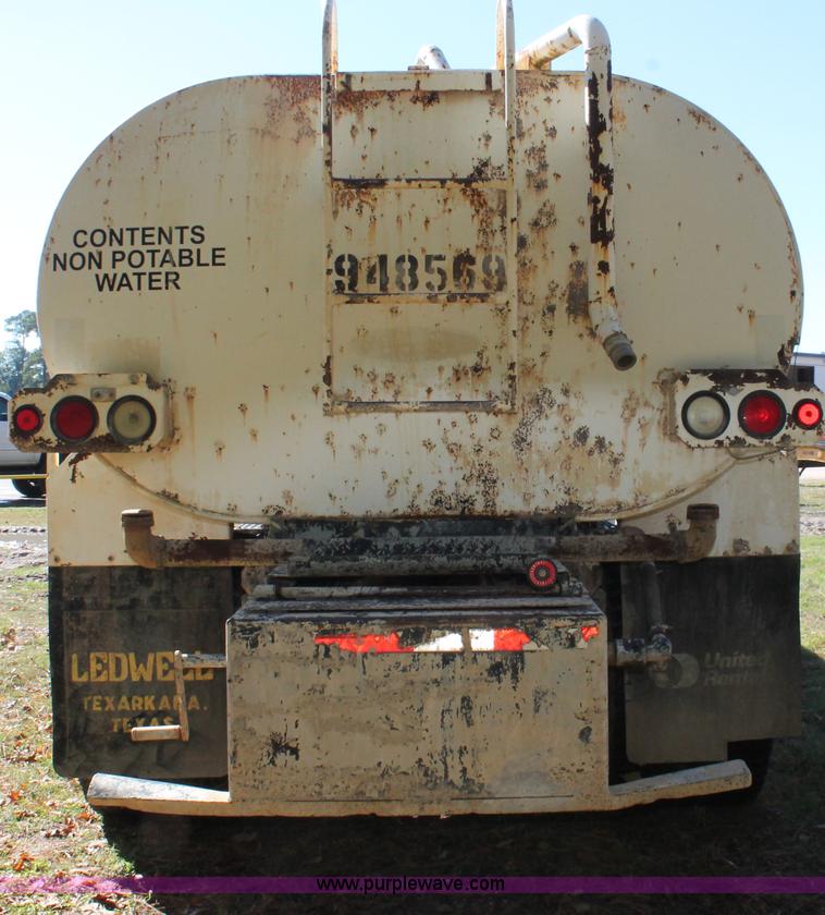 image for item H8391 2007 Ford F750 Super Duty XL water truck