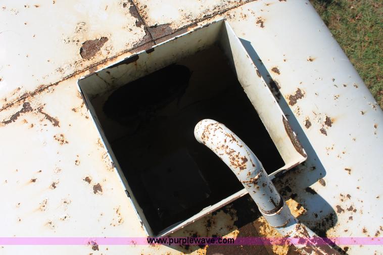 image for item H8391 2007 Ford F750 Super Duty XL water truck