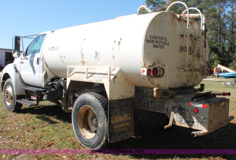 image for item H8391 2007 Ford F750 Super Duty XL water truck