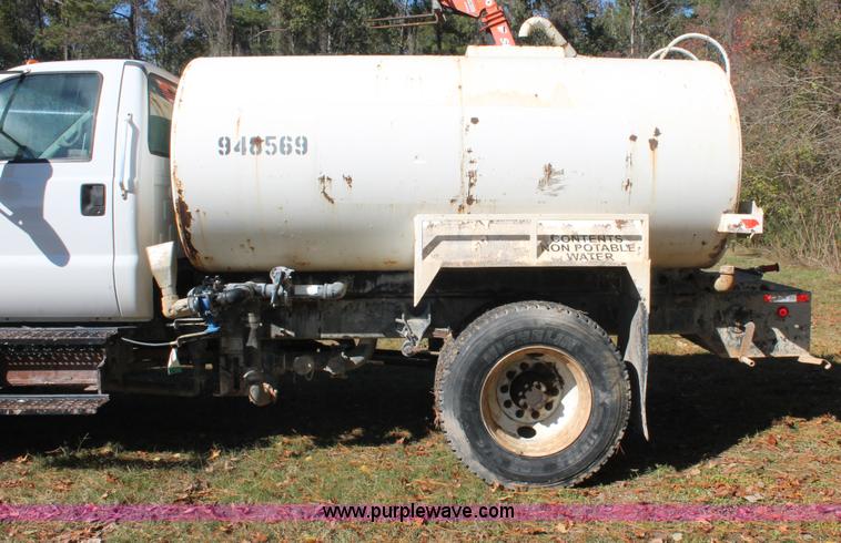 image for item H8391 2007 Ford F750 Super Duty XL water truck