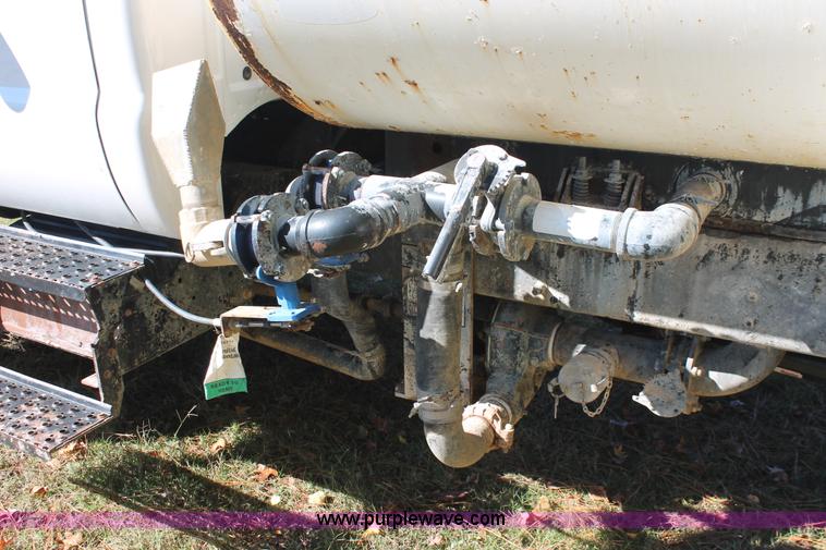 image for item H8391 2007 Ford F750 Super Duty XL water truck