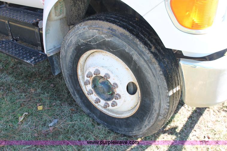 image for item H8391 2007 Ford F750 Super Duty XL water truck