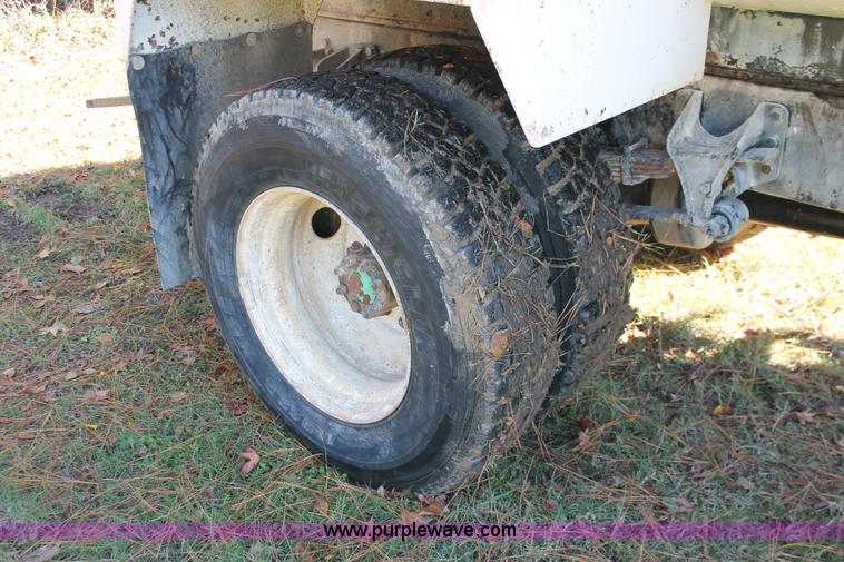 image for item H8391 2007 Ford F750 Super Duty XL water truck