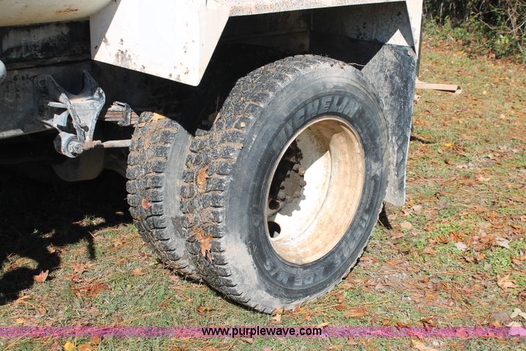 image for item H8391 2007 Ford F750 Super Duty XL water truck