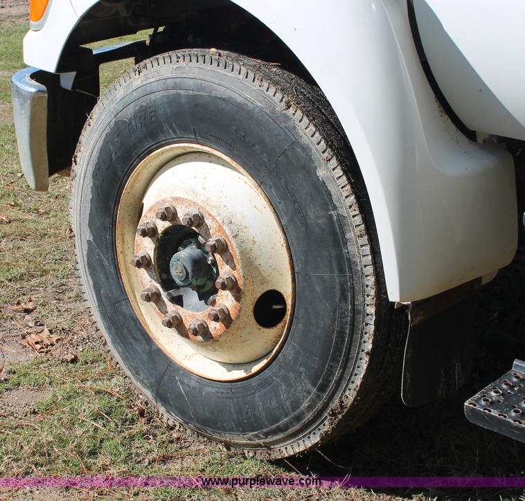 image for item H8391 2007 Ford F750 Super Duty XL water truck