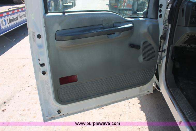 image for item H8392 2003 Ford F350 Super Duty XL stake truck