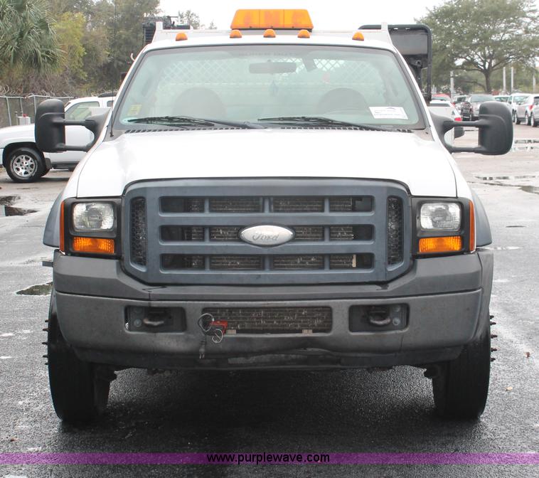 image for item H8398 2006 Ford F550 Super Duty XL service truck