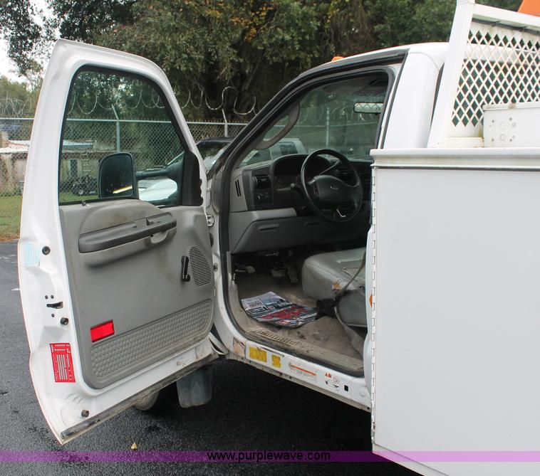 image for item H8398 2006 Ford F550 Super Duty XL service truck