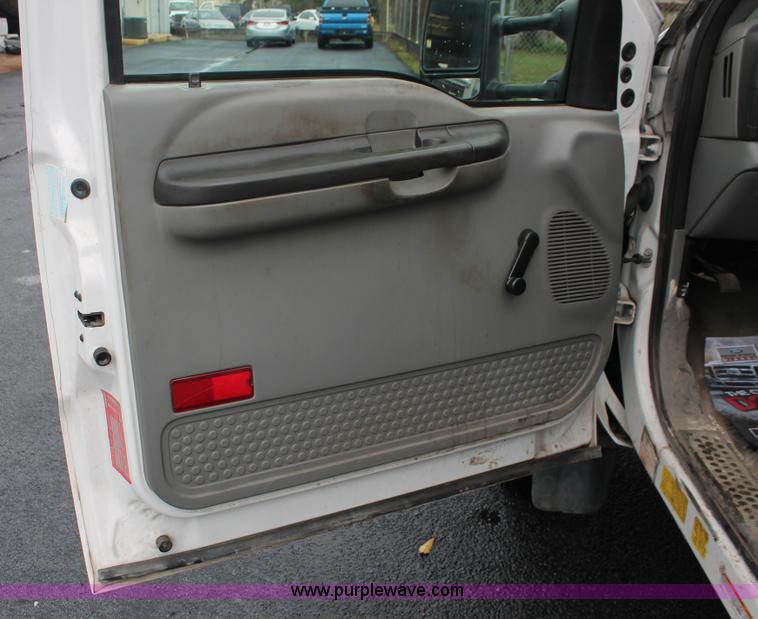 image for item H8398 2006 Ford F550 Super Duty XL service truck