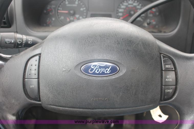 image for item H8398 2006 Ford F550 Super Duty XL service truck