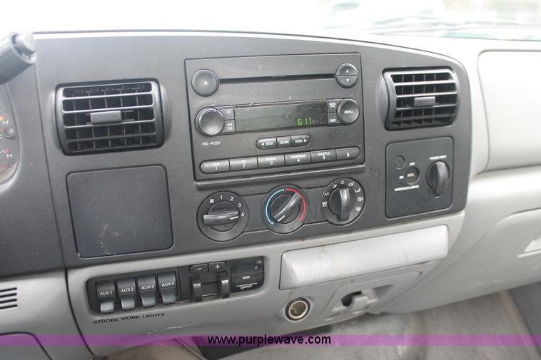 image for item H8398 2006 Ford F550 Super Duty XL service truck