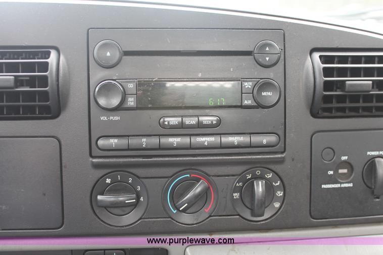 image for item H8398 2006 Ford F550 Super Duty XL service truck